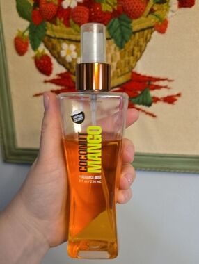Bath And Body Works Signature Coconut Mango Body Mist